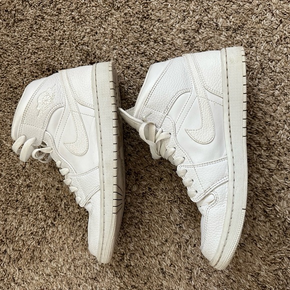White Nike Dunks - Picture 2 of 5